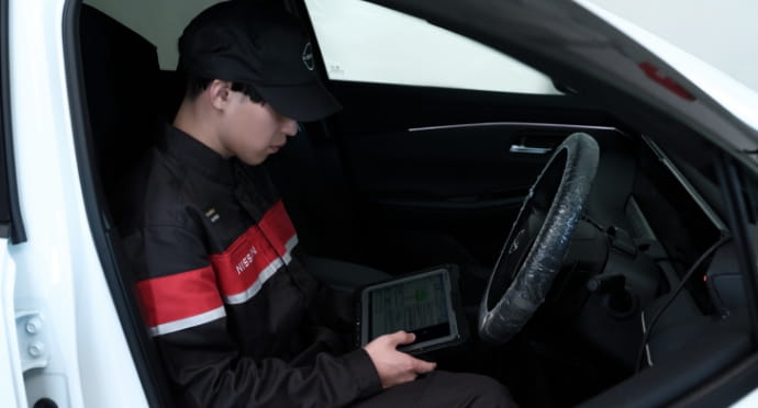 日産だからできるコンピューター診断で、先進技術搭載車をくまなくチェックします。