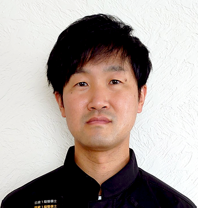 小室賢滋さん